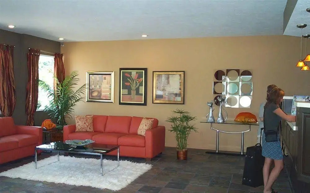 Court Plaza Inn & Suites of Mackinaw