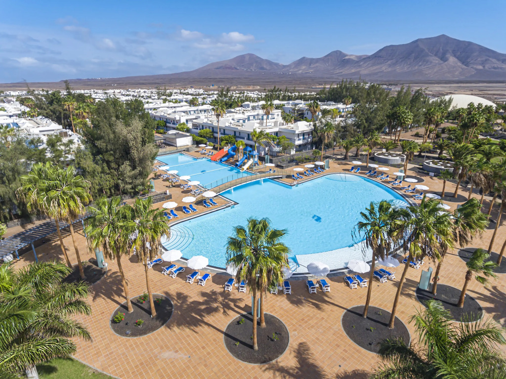 Отель THB Tropical Island
