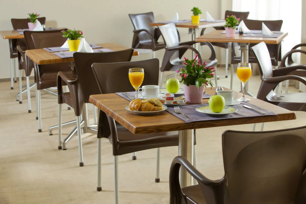 Almond Business Hotel