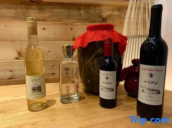 Luojia Wine Resort Homestay (Qingcheng Qianshan Branch)