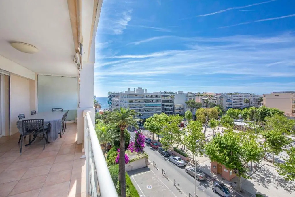 Apartment 2 bedrooms 2 bathrooms clear view in Palm beach area