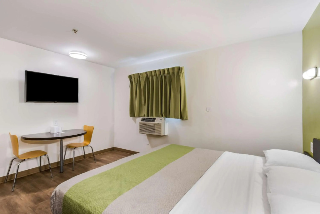 Motel 6-Jacksonville, FL - South