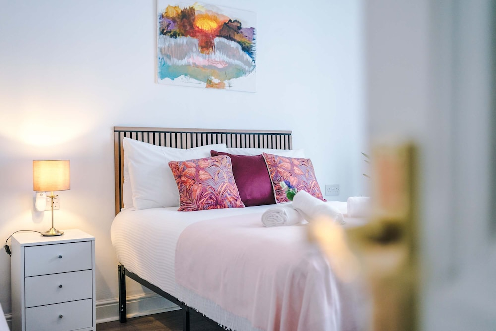Spacious Home Sleeps 7 in the Heart of Anfield
