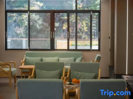 Yue Man · Riverside Homestay (Xiangxi Street Store, Muyu Town, Shennongjia)