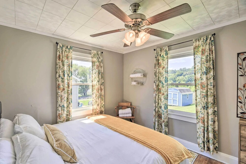 Cozy Cottage Near Dtwn Dining, Walk to Casino