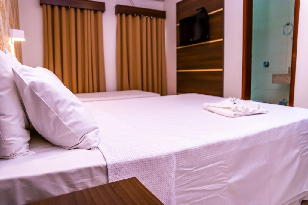 Ellus Hotel