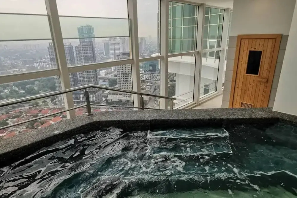 Cozy 1BR Suite at Tritower Steps to JB CIQ