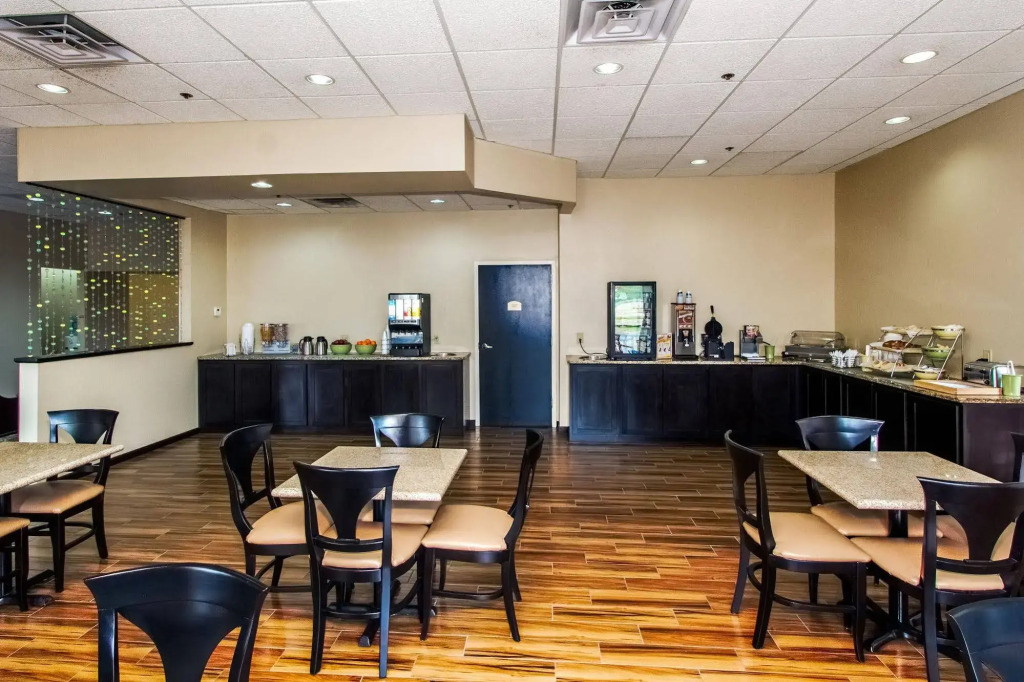Quality Inn & Suites Moline Airport