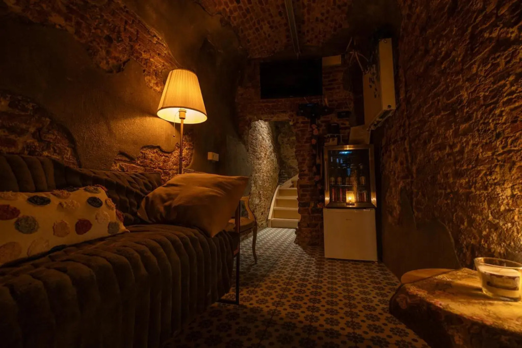 3 Sterren Vakantiehuis 'De Moriaan' Historisch Centrum met prive Mini Dance Bar