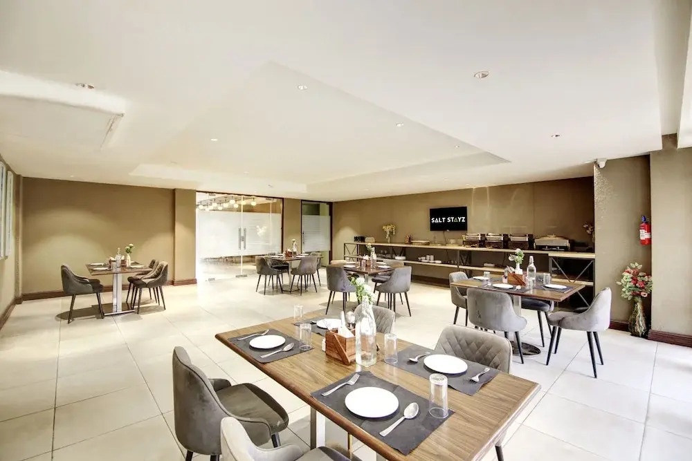 Saltstayz Premier - Cyber Hub
