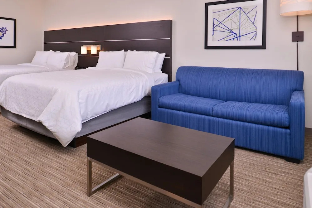 Holiday Inn Express & Suites - Mall of America - MSP Airport by IHG