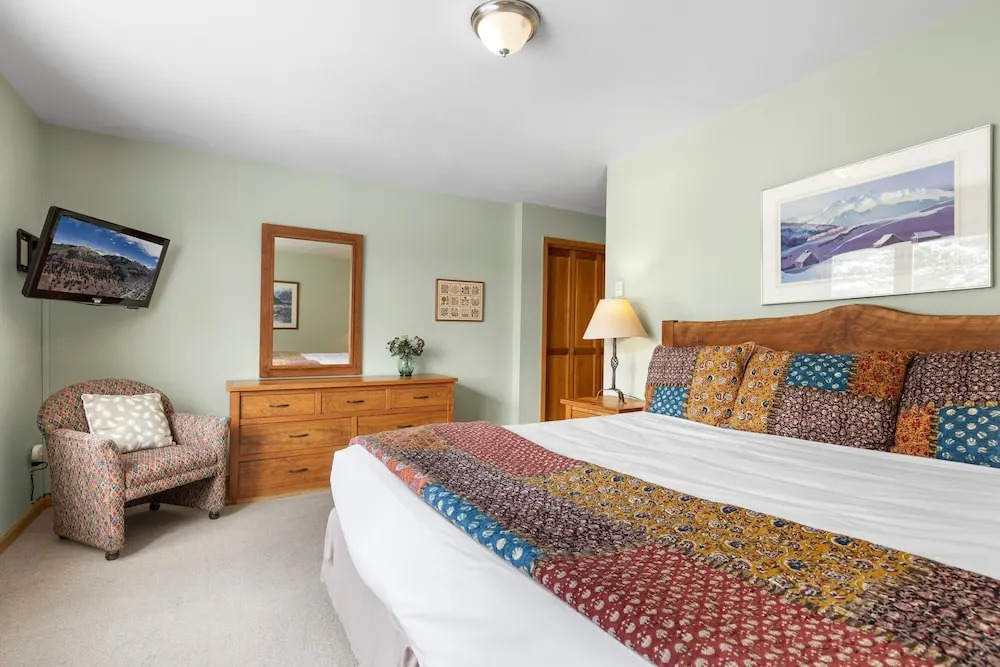 Riverside Condos B204 by Avantstay Condo Close To Downtown, Town Park & Ski Lift #8