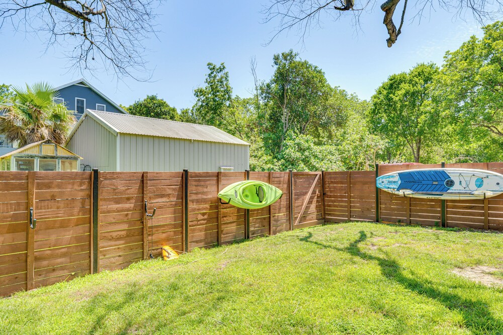 Seguin Riverfront Retreat: Fishing Dock + Kayaks!