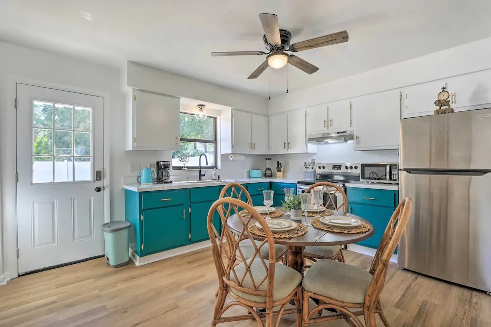 Central Gulfport Home < 1 Mi to the Beach!