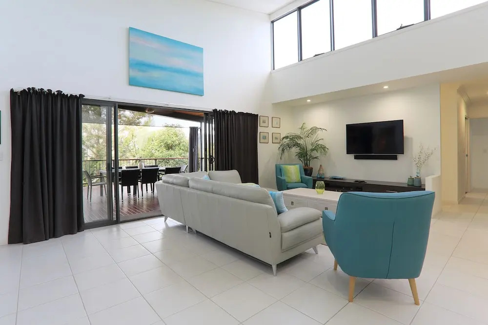 Hilltop Views - Cannonvale