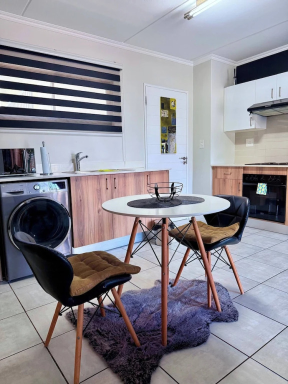 Cozy Home in Greenpark Boksbug by OR Tambo Airport