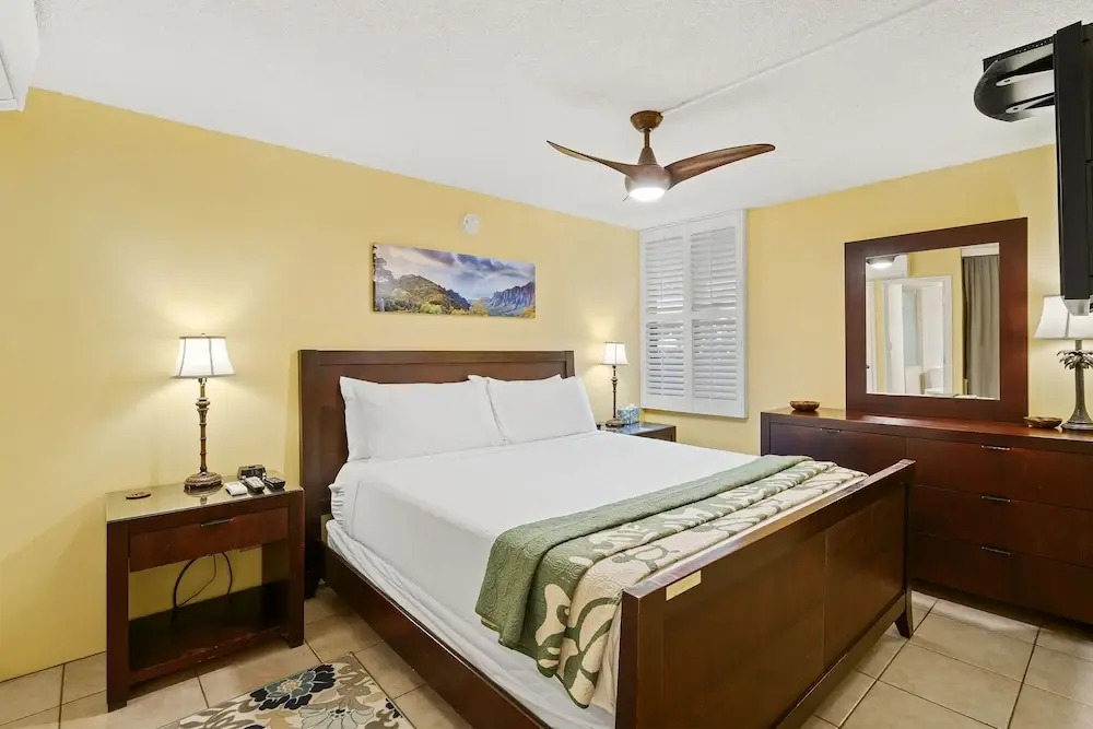 Kamaole Sands 10-113 - Ocean View, Ground Level, Stunning Renovation, Split-ac!