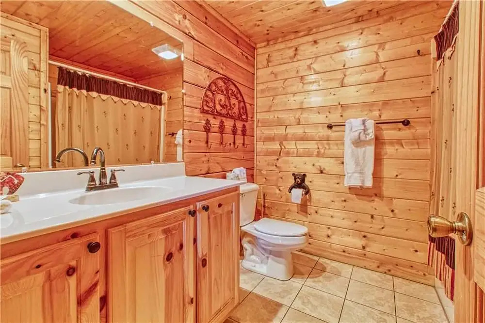 Smoky Mountain Retreat - Five Bedroom Cabin