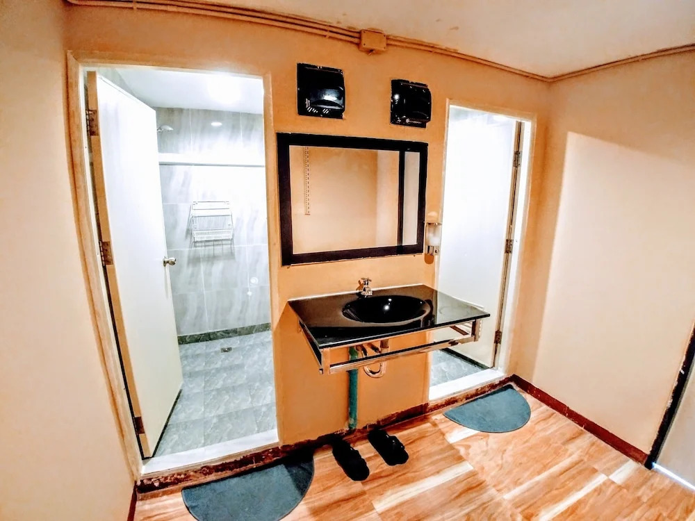Zuzu Hostel