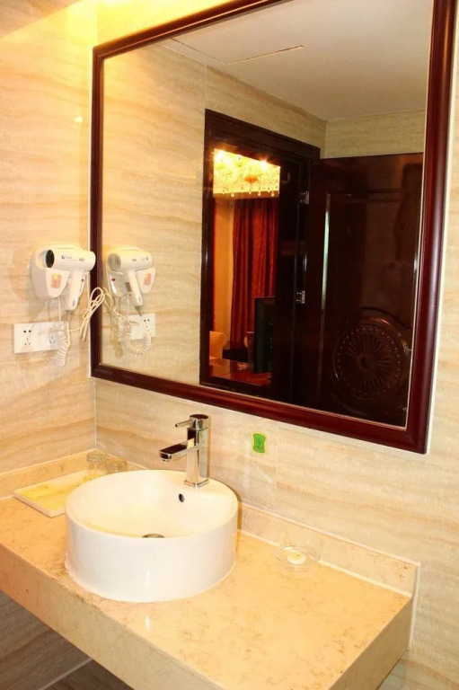 Vienna Hotel (Shenzhen Railway Station)