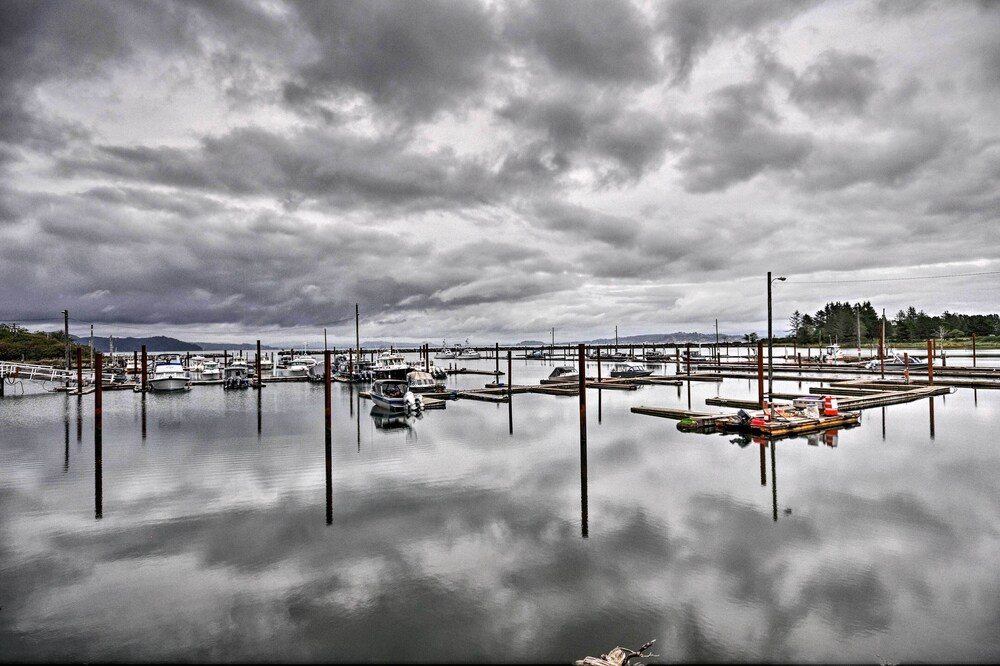 Hammond Home 2 Blocks to Marina & Columbia River!