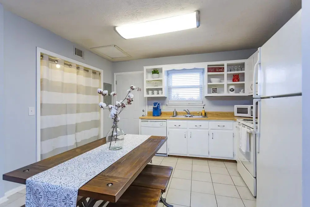 Nashville Chic | 10min from downtown!