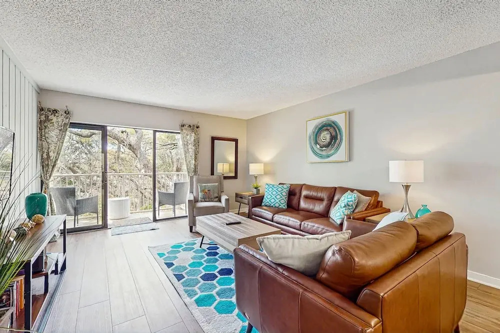 Sun-kissed Condo in Prime Location W/shared Pool, Private W/d, Free Wifi, AC