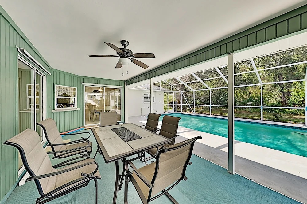 Corner Lot W/ Lanai & Private Pool 3 Bedroom Home
