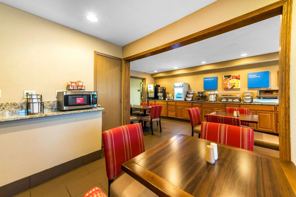 Comfort Inn & Suites Hays I-70