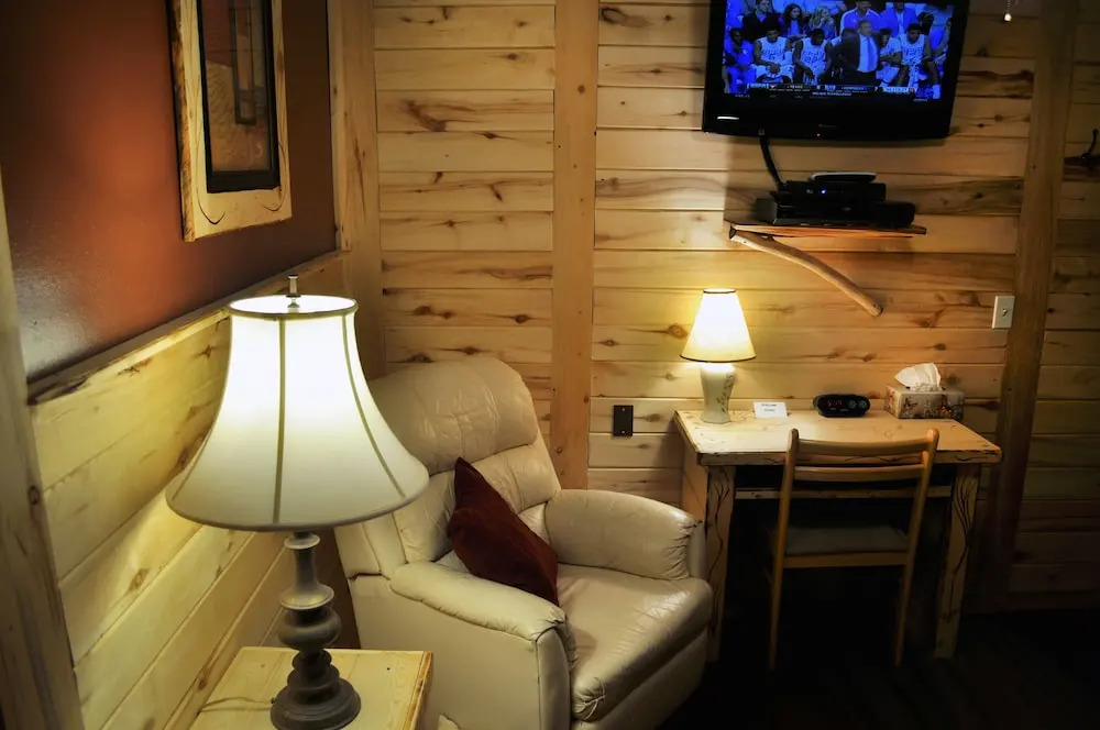 The Cedaredge Lodge