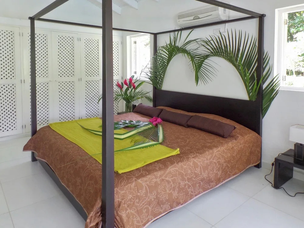 Gorgeous, 3-bedroom Villa With a Flower-filled Garden and an Infinity