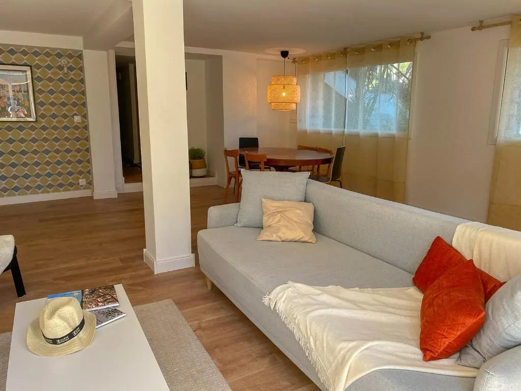 Appartement récent, plages à pied, 3 chambres, 95 M2, jardin et parking