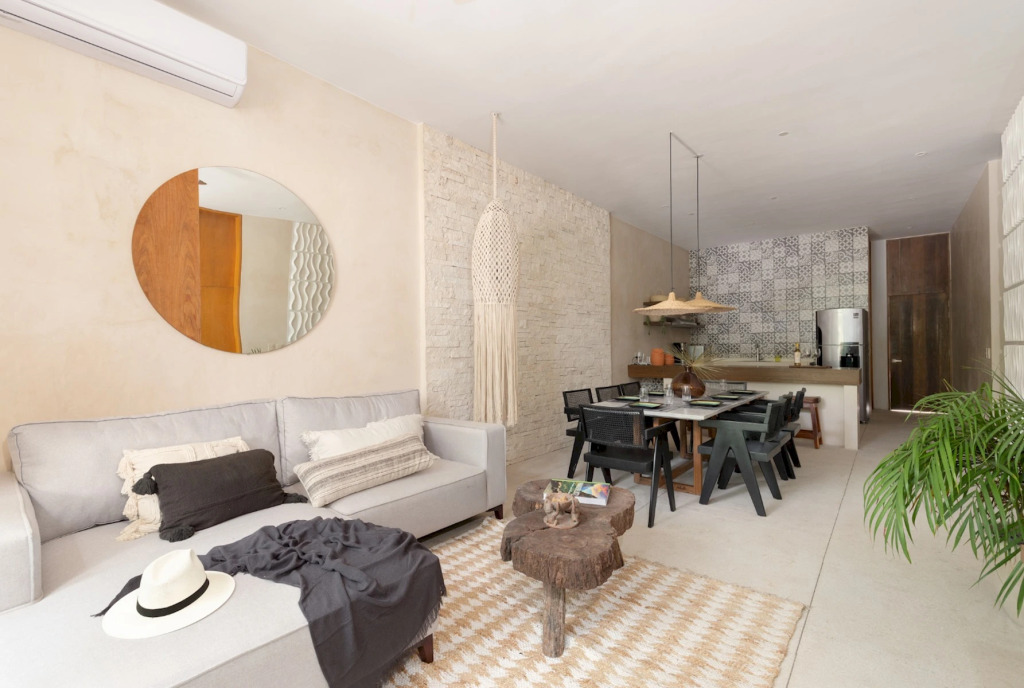Stylish 3BR Apartment | Insta-worthy pool | Best WiFi | 10 min Bike Ride to the Beach
