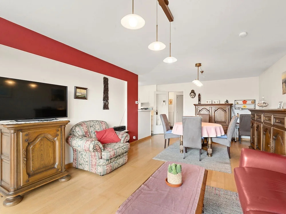 Flat With Terrace & Play Area