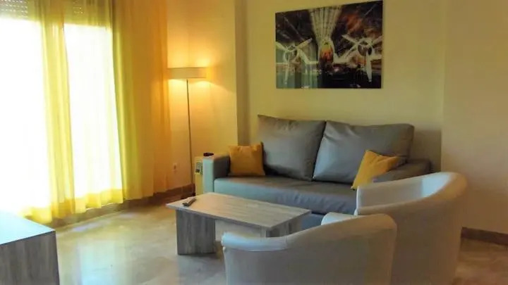 Apartamento espacioso muy tranquilo y con jardines cercano a la playa y con 06 piscinas