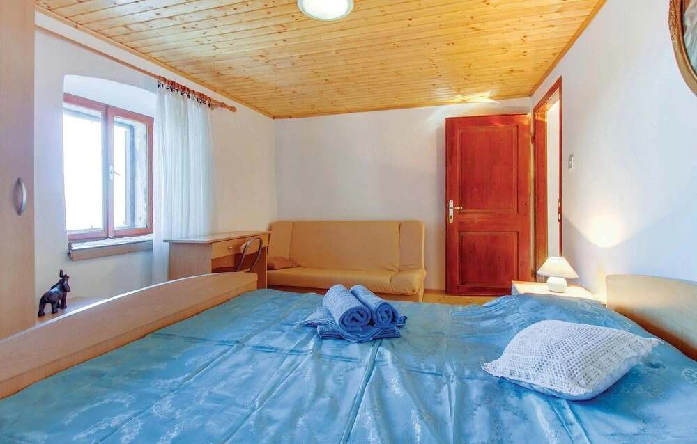 Awesome Apartment in Valun With 1 Bedrooms
