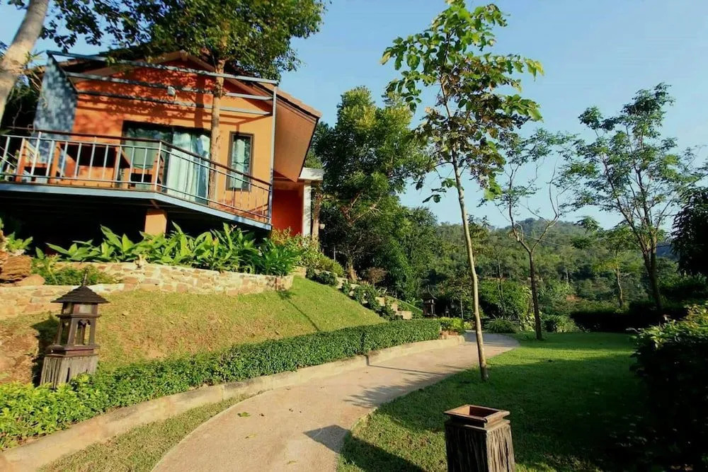 Baan Phuchalianglom