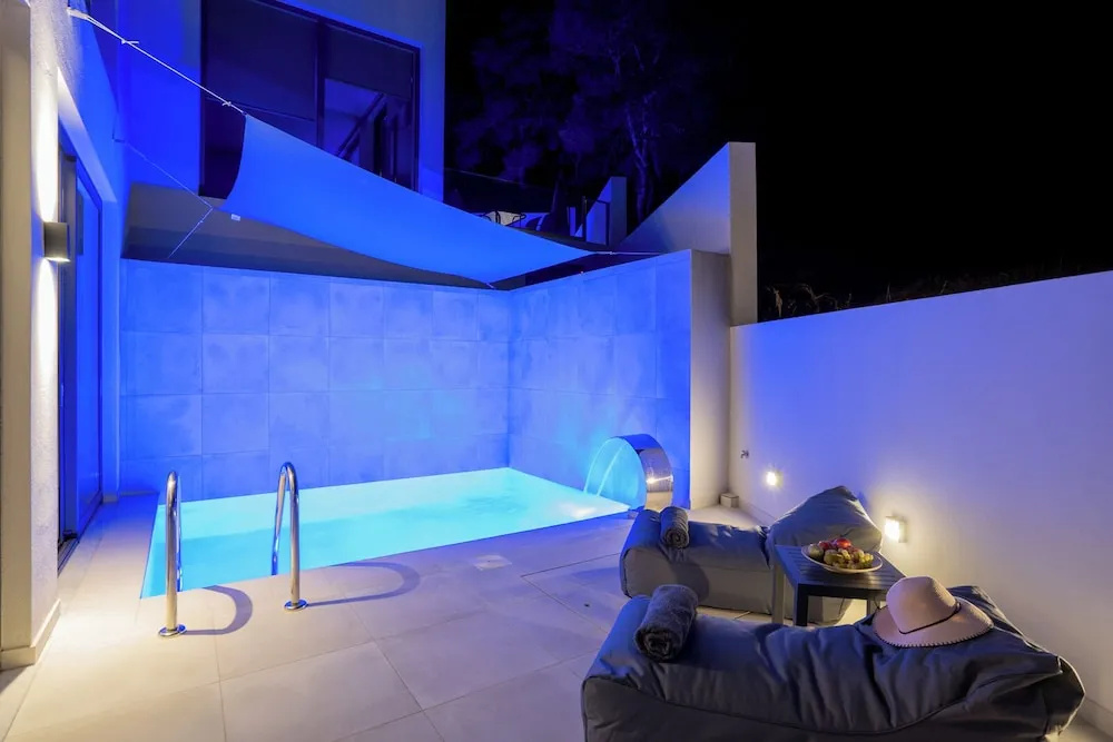 White Cliff Luxury Suites
