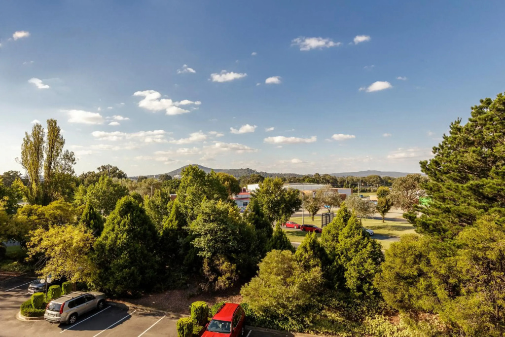 Ramada by Wyndham Diplomat Canberra