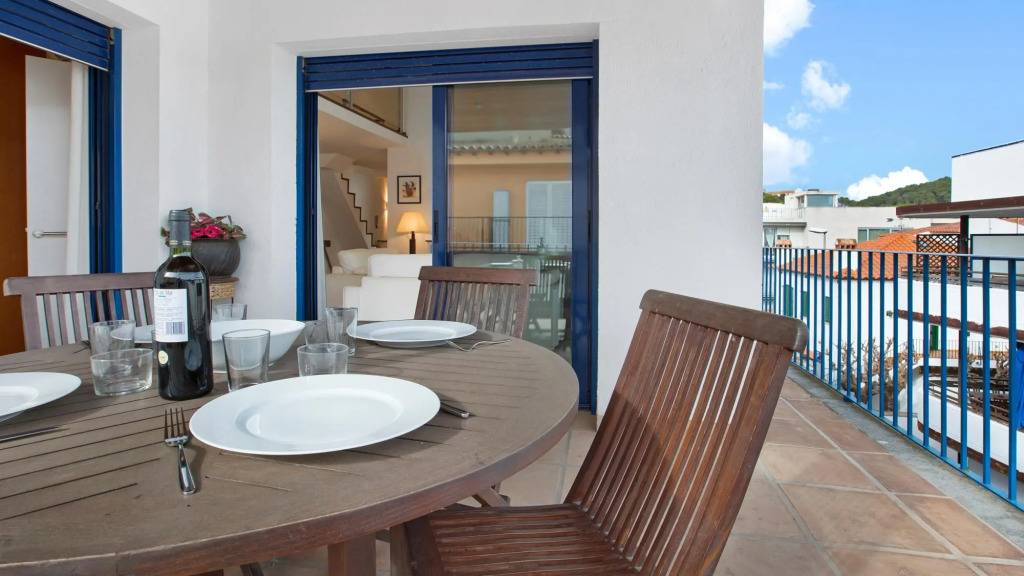 Rosamar in Llafranc With 3 Bedrooms and 2 Bathrooms