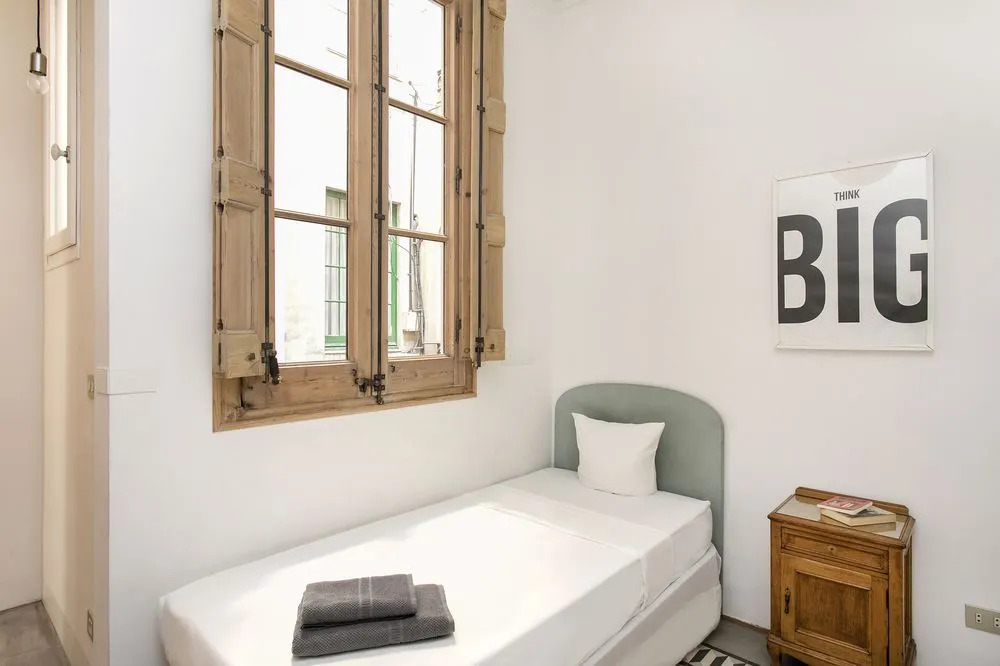 Spacious and luminous flat with balcony