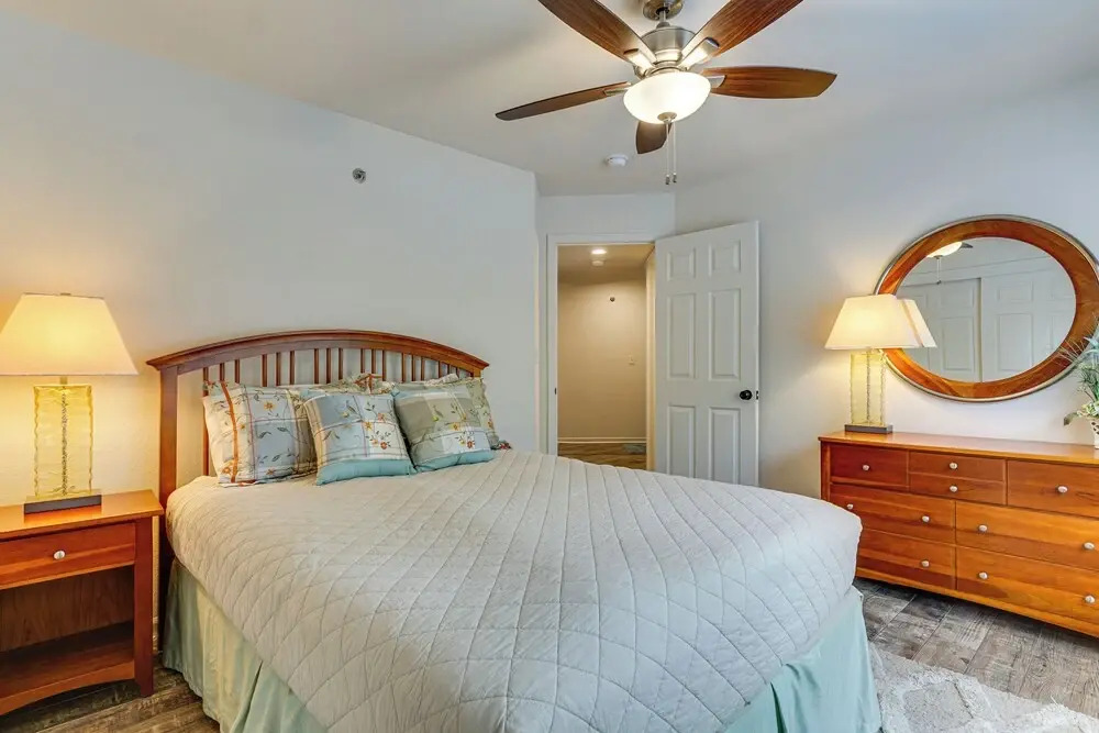 Waterfront Balcony! Condo on Lake of the Ozarks
