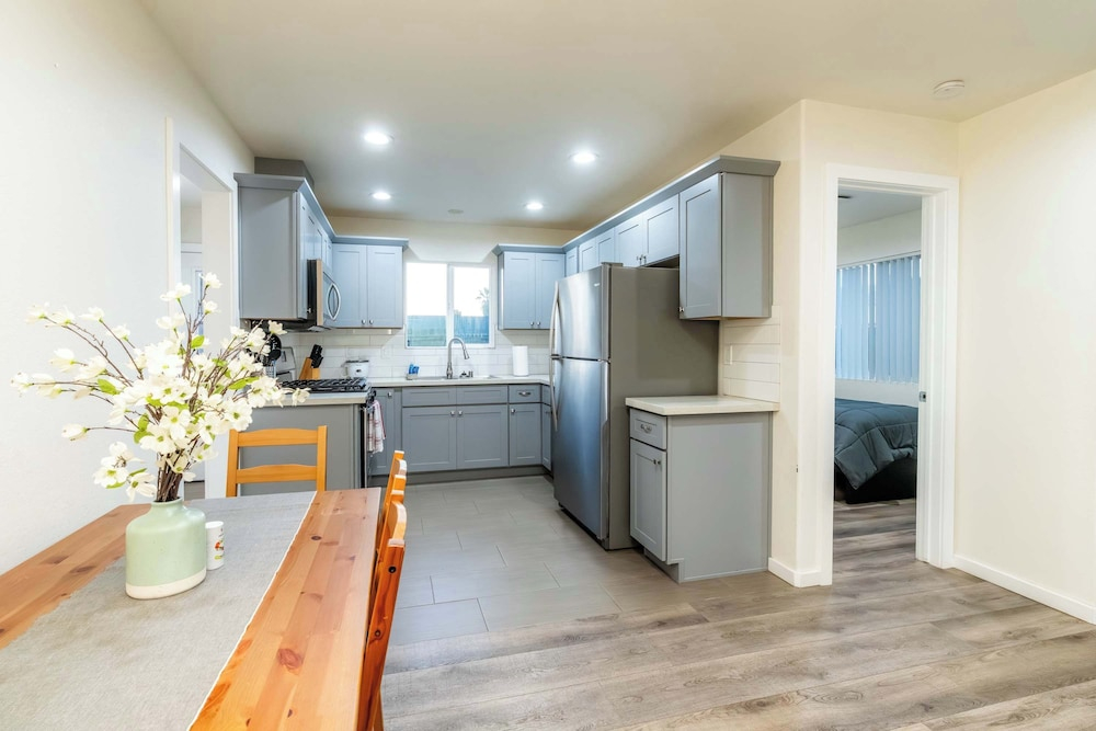 Cozy Glendora Home Walk to Route66 Near Disneyland
