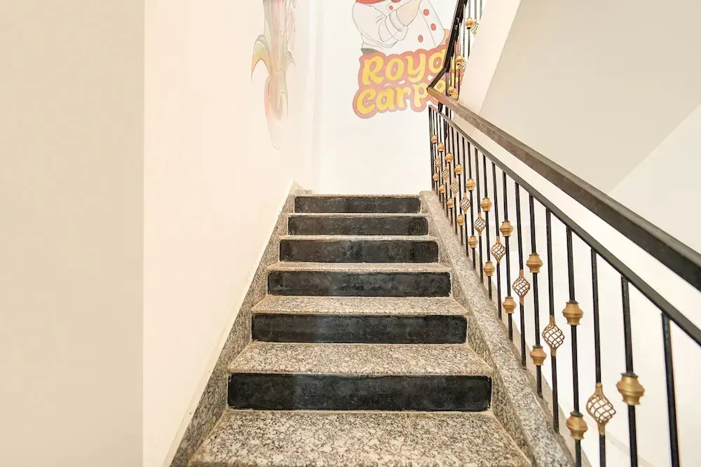 Fabhotel Royal Carpet