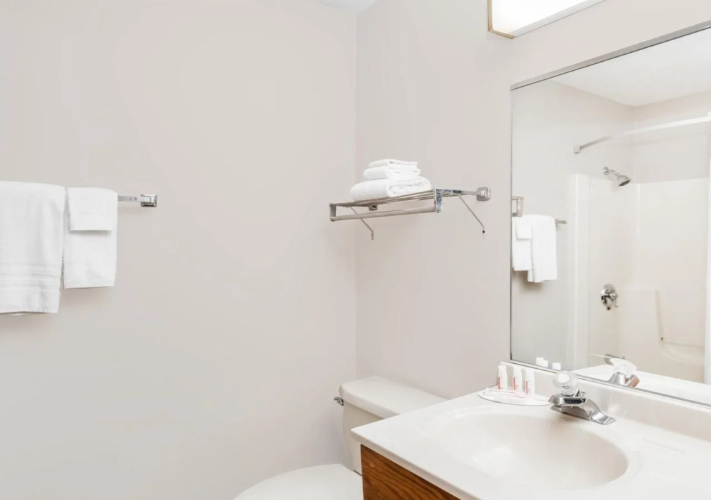 Watseka 24 Inn & Suites