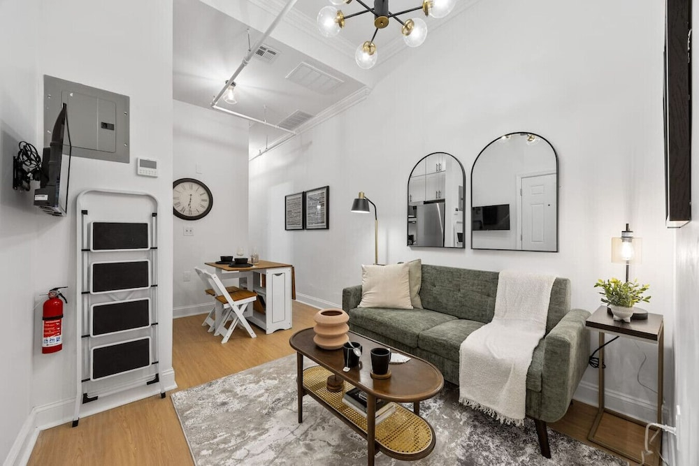 2BR 2BA in Historic Brownstone Near Subway