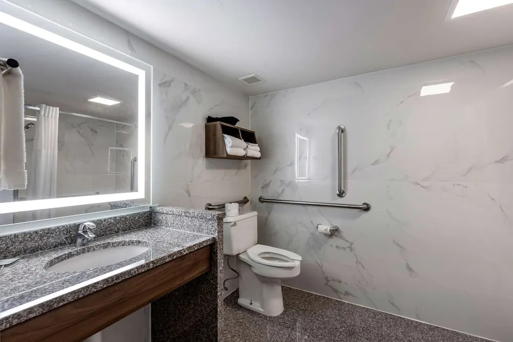 Drury Inn Suites Westport