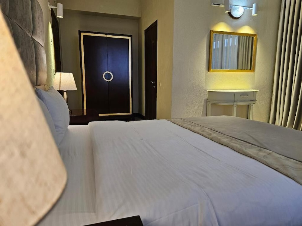 Crown Suites Hotel