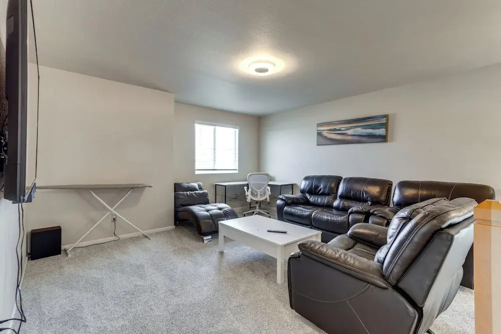 17 Mi to Downtown Denver: Modern Aurora Home!