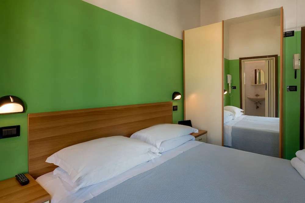 Sunflower Surf Youth Hotel